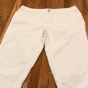 ⚓️ Coldwater Creek~~White Capris~~⚓️